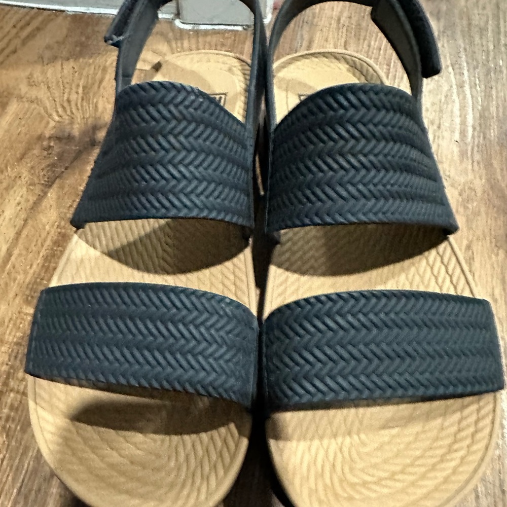 Reef Water Vista Sandals size 9